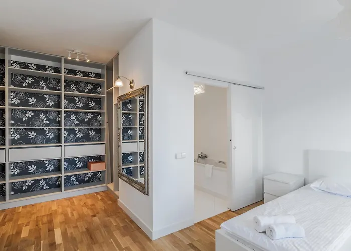 Apartman Chlodna 48 By Nyx Varsó